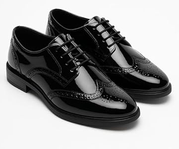 حذاء بتصميم أنيق وفاخر